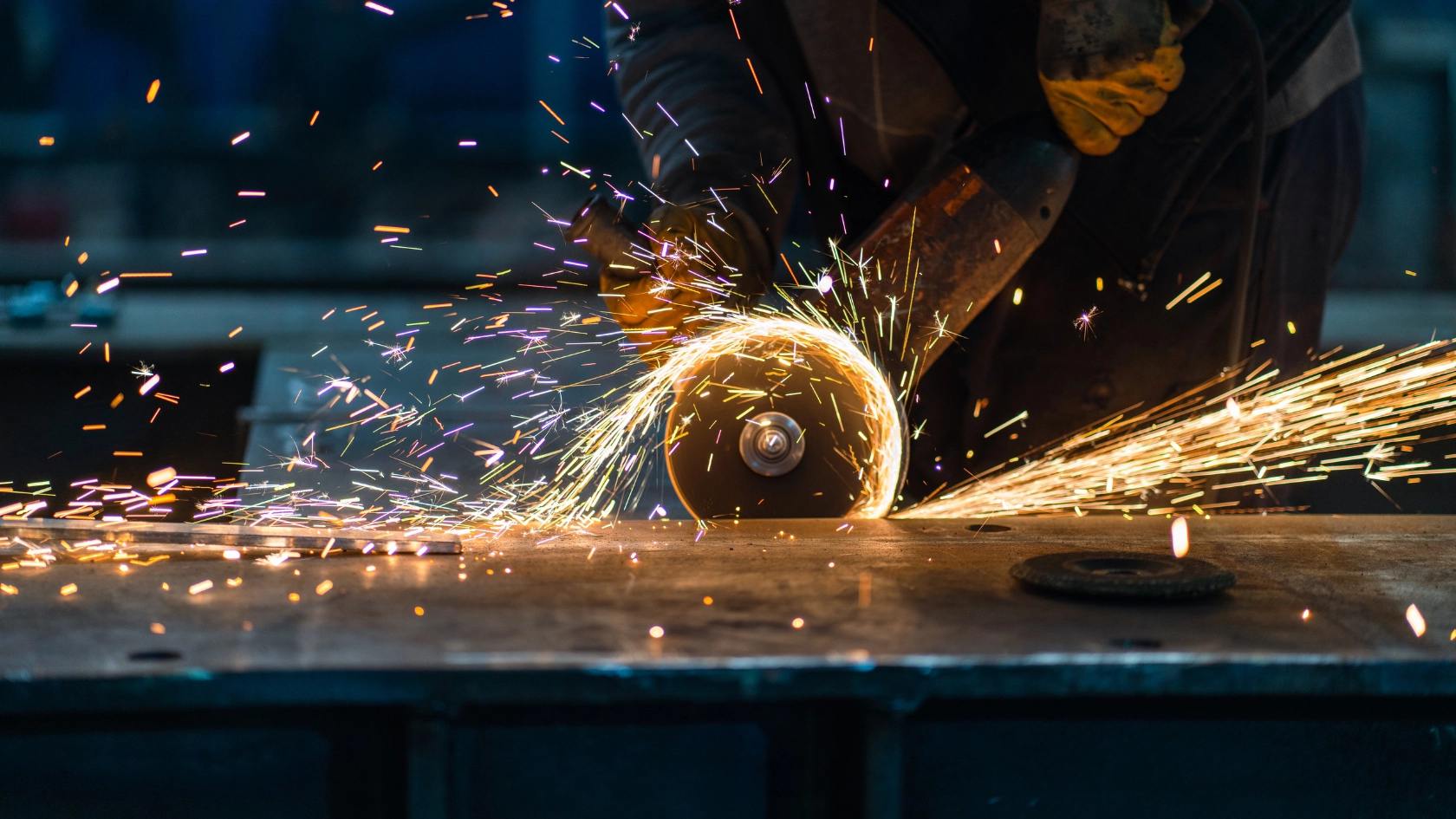 Symbolfoto Funken Metallverarbeitung