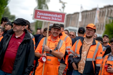 300 Beschäftigte protestieren gegen Verkauf des Alstom-Werks